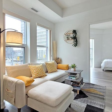 Lovely 3 Bedrooms In University Of 토론토 외부 사진