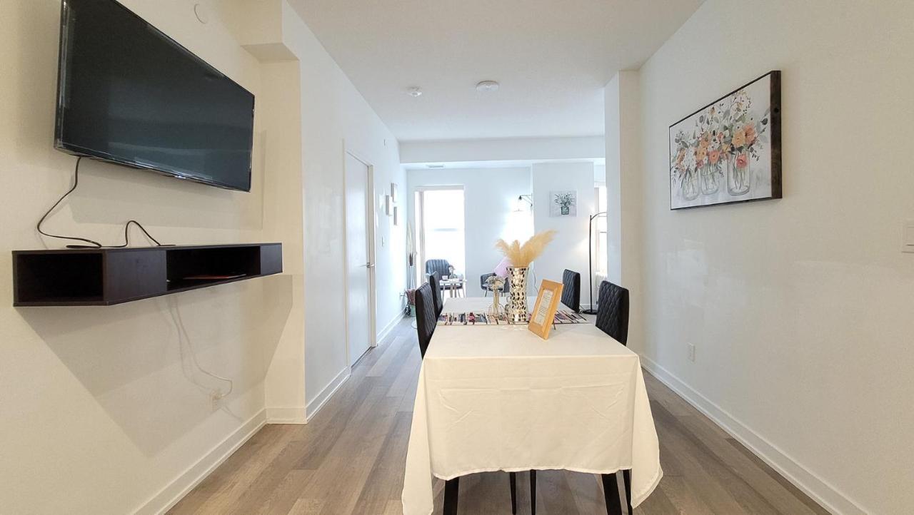 Lovely 3 Bedrooms In University Of 토론토 외부 사진