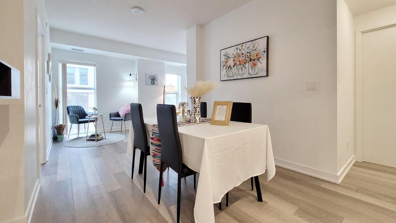 Lovely 3 Bedrooms In University Of 토론토 외부 사진