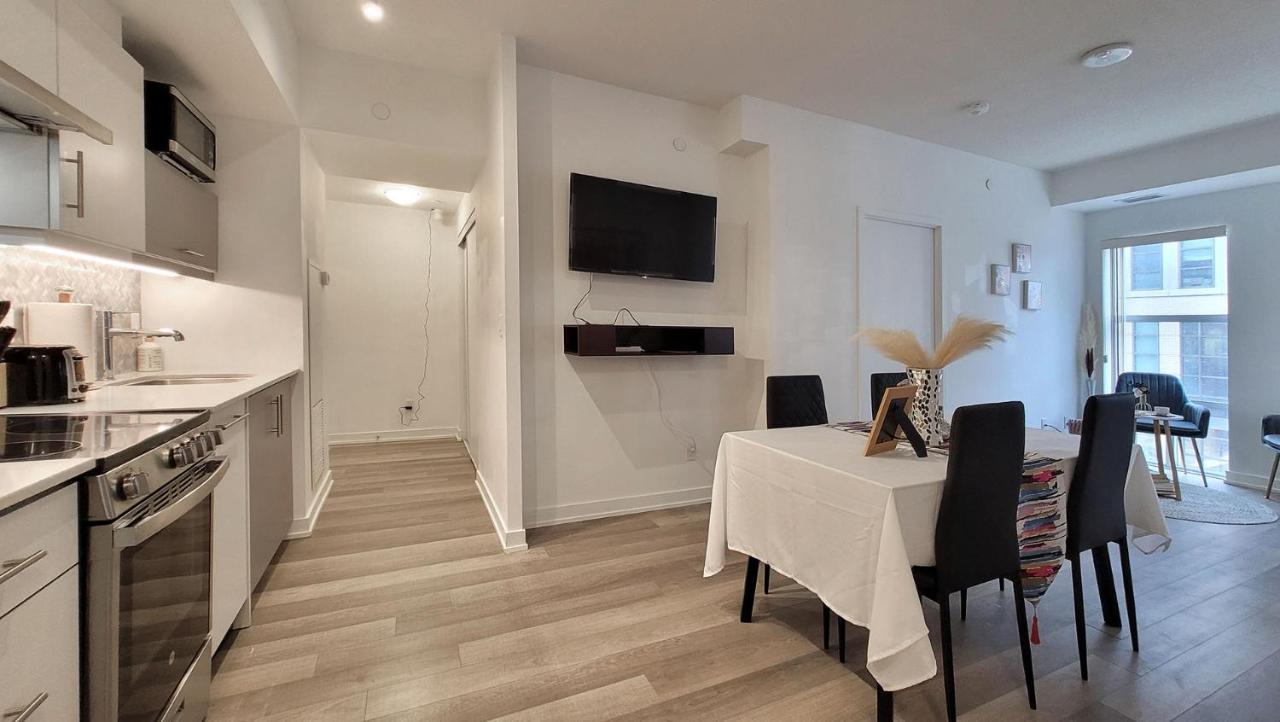 Lovely 3 Bedrooms In University Of 토론토 외부 사진