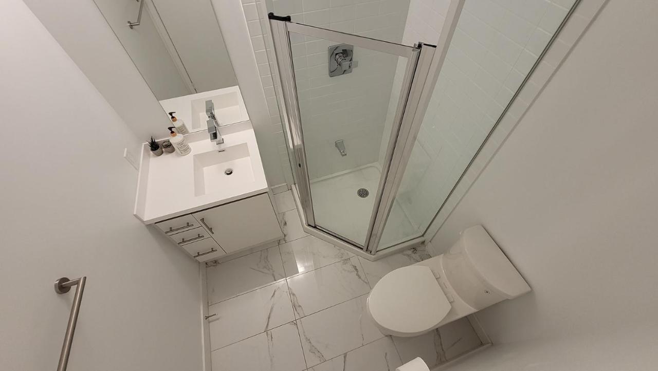 Lovely 3 Bedrooms In University Of 토론토 외부 사진