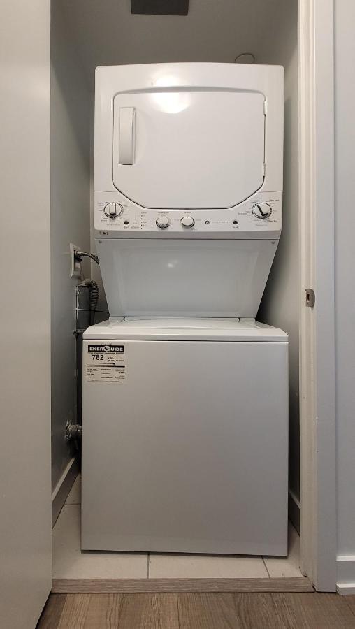 Lovely 3 Bedrooms In University Of 토론토 외부 사진